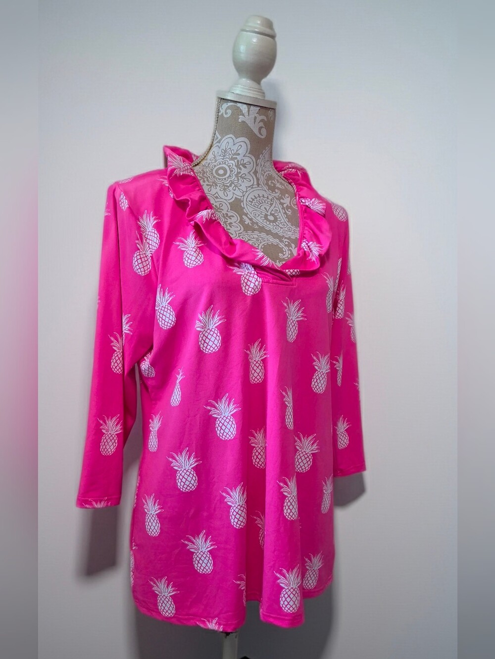 Lulu-B Pink And White Pinapple Print Ruffled V-Neck Blouse Size L